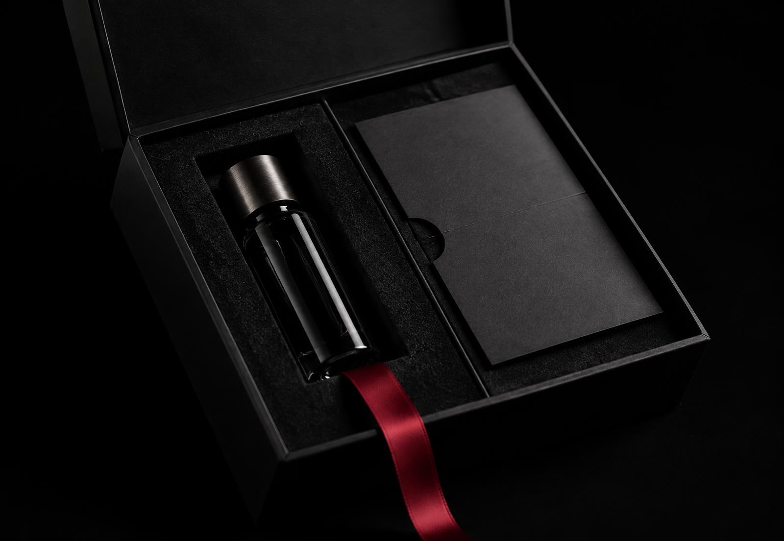 Sealed Black Label Research vials with certificate of analysis in cold-shipped packaging